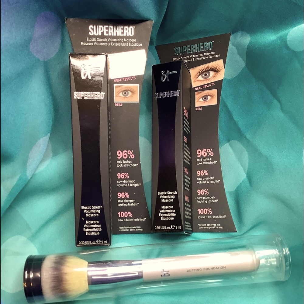 It Cosmetics Luxe Makeup Brush and Mascara